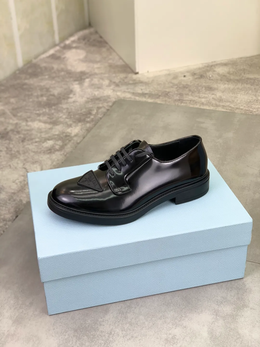 Men's Men's Shoes💰P640💰[New Style] High Quality Water-dyed Niuli 🆘[PRADA] Prada's latest casual business leather shoes for men! Listed simultaneously! The fabric is made of specially imported original calfskin, and the interior is made of imported water-dyed cowhide. It is absolutely luxurious and leads the fashion trend. High-end combination rubber outsole, size: 38-44 (45 and 46 can be customized) 3️⃣ colors available